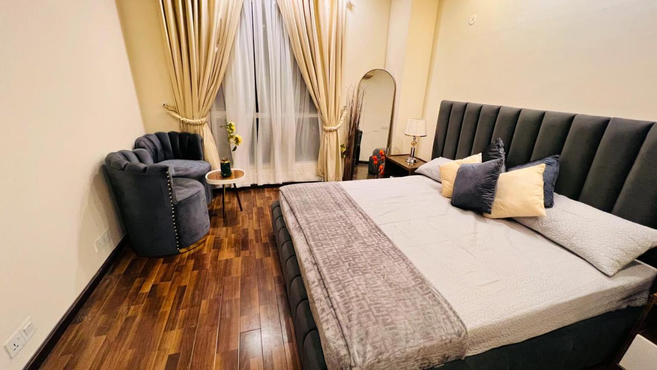 Ferienwohnung Sky Heights Luxury Apart Facing Centaurus Islamabad Exterior foto