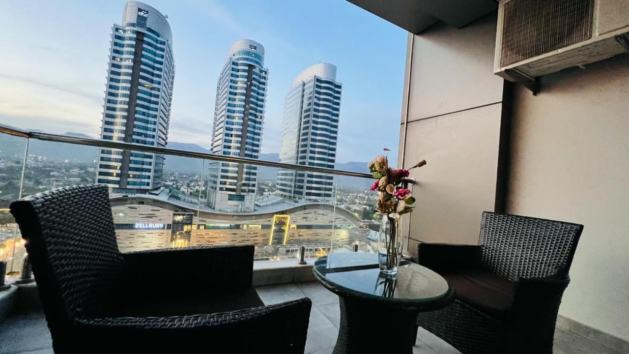 Ferienwohnung Sky Heights Luxury Apart Facing Centaurus Islamabad Exterior foto