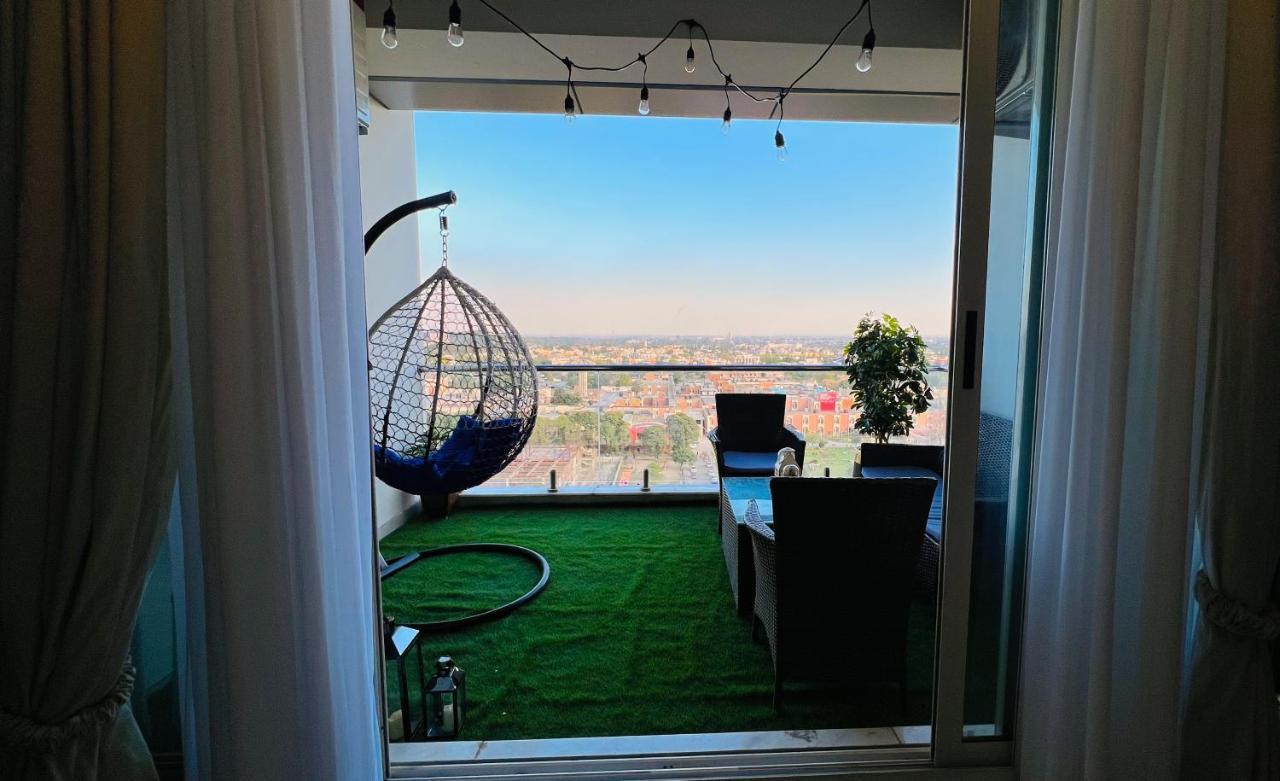 Ferienwohnung Sky Heights Luxury Apart Facing Centaurus Islamabad Exterior foto