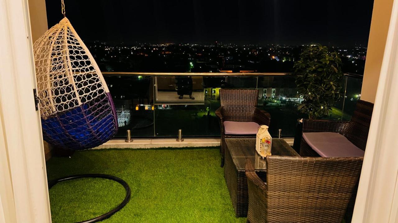 Ferienwohnung Sky Heights Luxury Apart Facing Centaurus Islamabad Exterior foto