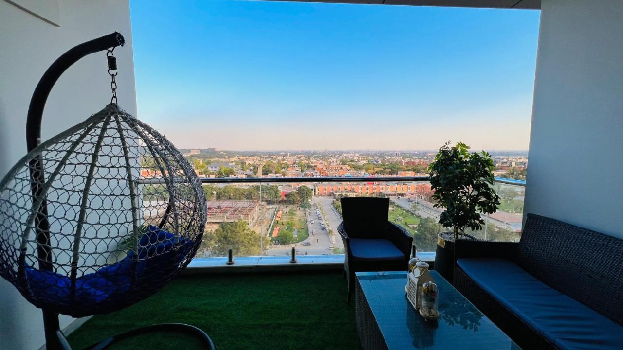 Ferienwohnung Sky Heights Luxury Apart Facing Centaurus Islamabad Exterior foto