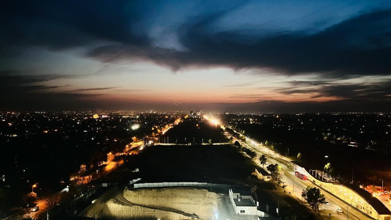 Ferienwohnung Sky Heights Luxury Apart Facing Centaurus Islamabad Exterior foto
