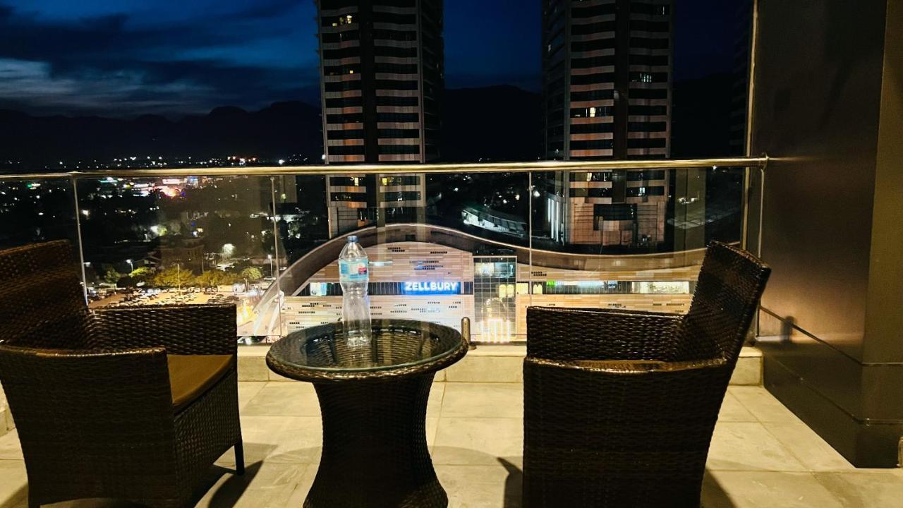 Ferienwohnung Sky Heights Luxury Apart Facing Centaurus Islamabad Exterior foto